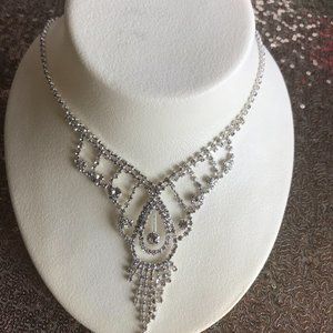 BEAUTIFUL RHINESTONE NECKLACE  STATEMENT PIECE